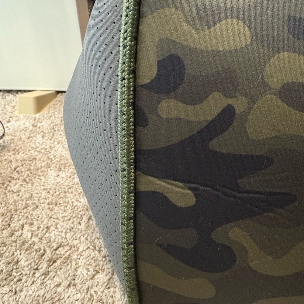 Greyson Showoff | Neoprene Tote Beach 🏝️ - Picture 12 of 13